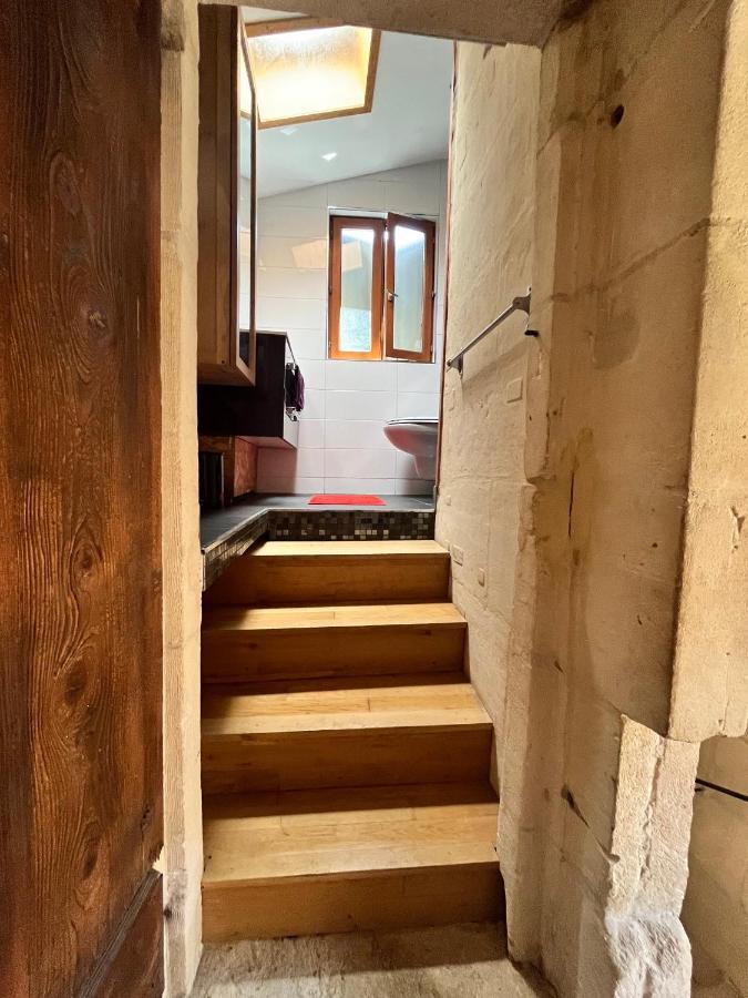 Appartement Le Donjon De La Roquette à Arles Extérieur photo