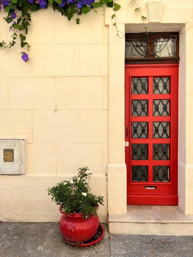 Appartement Le Donjon De La Roquette à Arles Extérieur photo