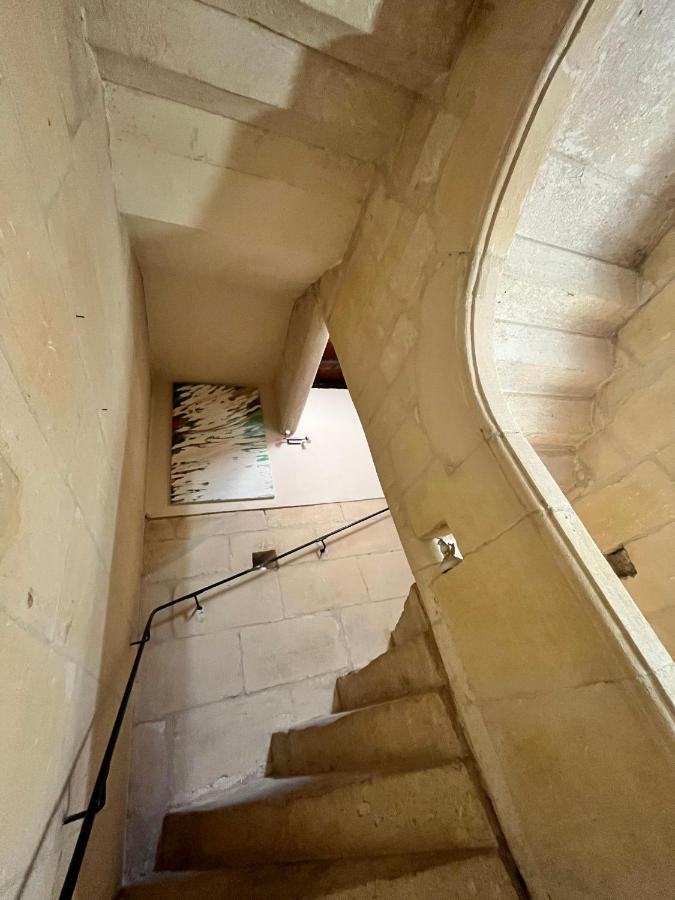 Appartement Le Donjon De La Roquette à Arles Extérieur photo